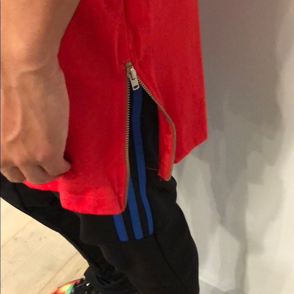 Zara Man Long Red T-Shirt with Side Zipper Detail - Picture 7 of 8